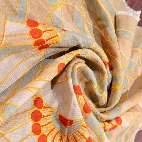 Vintage Made in Switzerland Lana Laine Wool Scarf 25.5”x26.5” - Picture 8 of 8